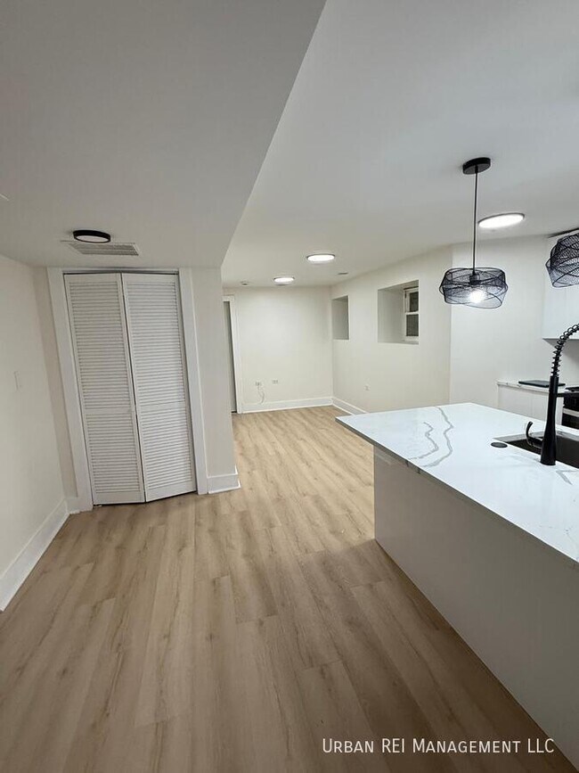 Foto del edificio - 4927 S Prairie Ave