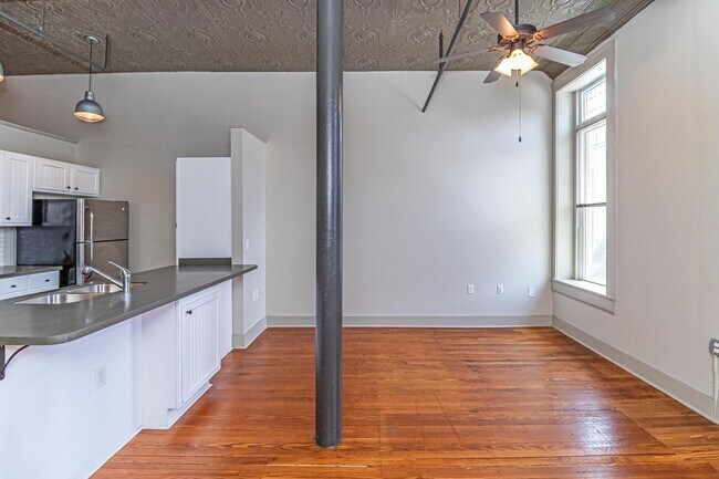 Foto del edificio - Nash Street Lofts Unit F