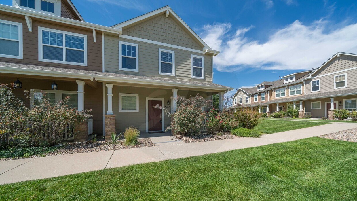 End-unit townhome in Soaring Eagles - End-unit townhome in Soaring Eagles