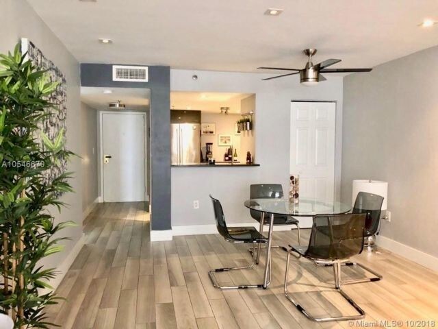 Foto del edificio - 555 NE 15th St