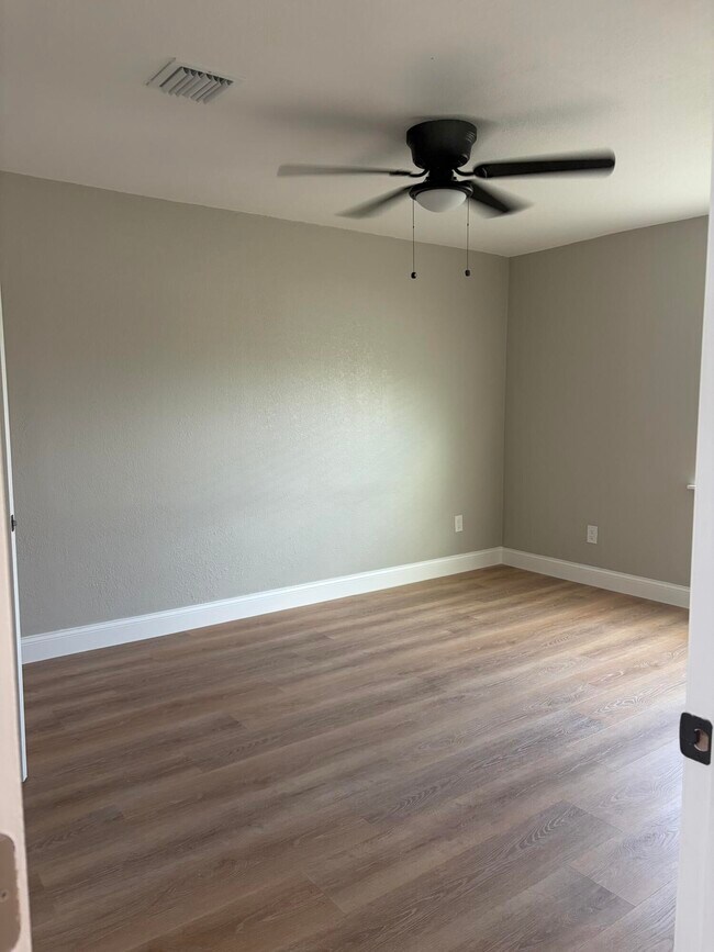 Foto del edificio - 21074 Hamilton Ave