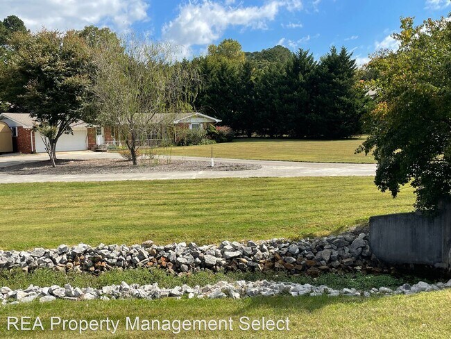 Building Photo - 3 br, 2 bath House - 216 Concord Road