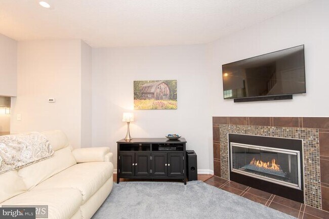 Building Photo - 3070 Madden Ct