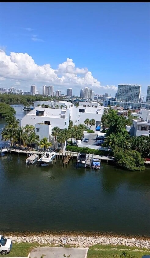 Foto del edificio - 400 Kings Point Dr