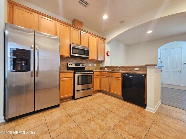 Foto del edificio - 6194 High Tide Blvd