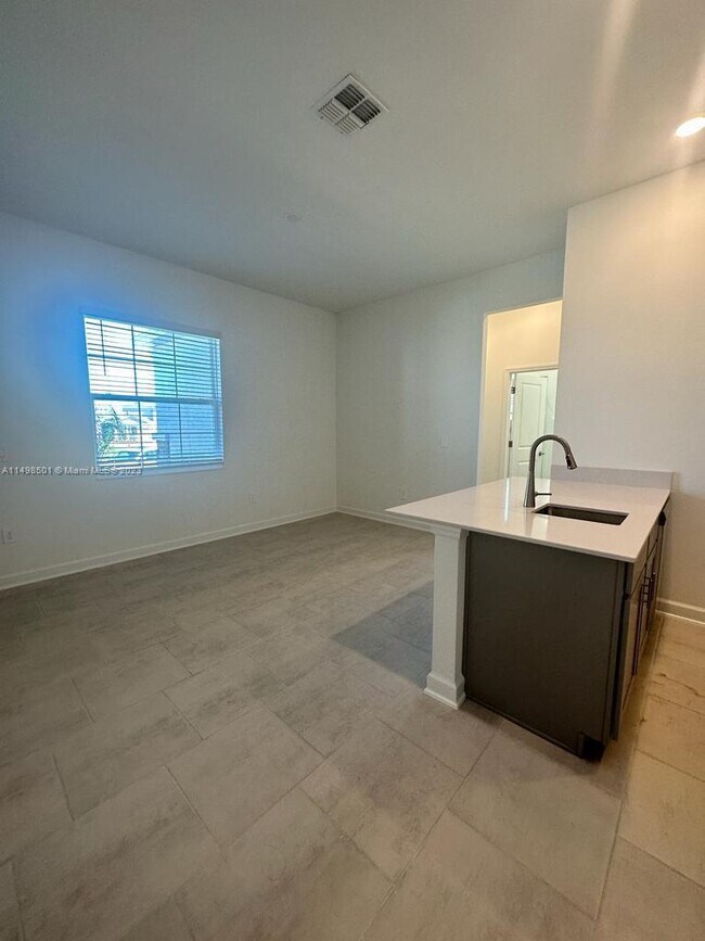 Building Photo - 4137 REDBRIDGE Loop