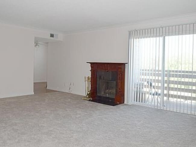 Building Photo - 3121 S Tamarac Dr