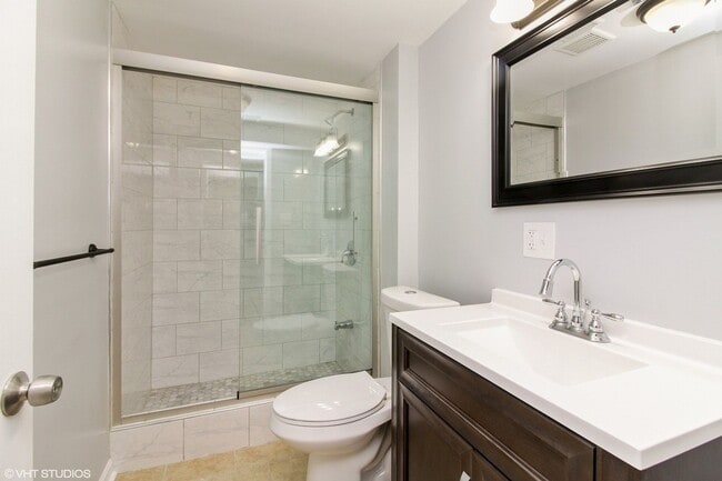 Foto del edificio - Recently Renovated 2 Bed, 1 Bath Residence