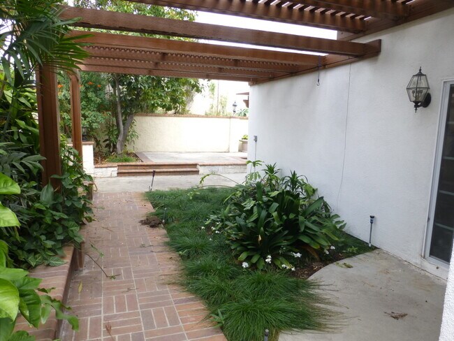 side patio area - 19661 Bluefield Plz