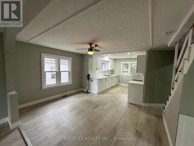 Building Photo - 437 Charlotte St