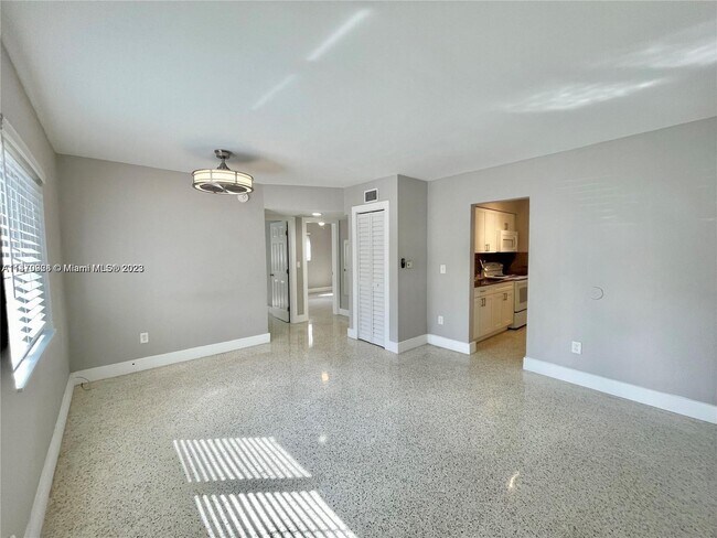 Foto del edificio - 174 E 5th St