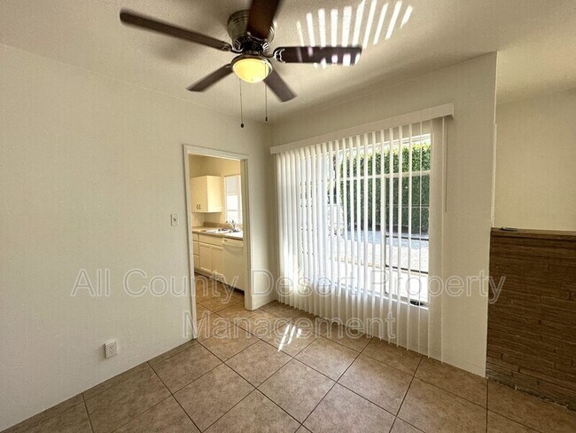 Foto del edificio - 544 Calle Abronia S