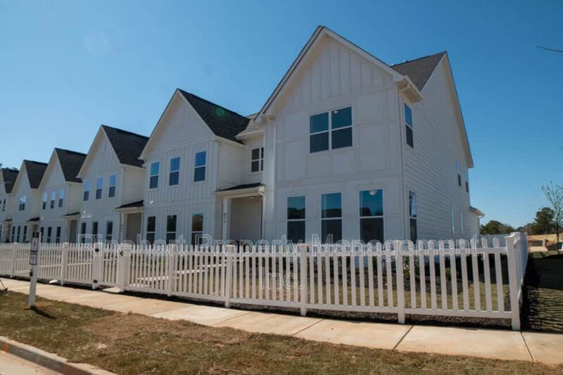 Foto principal - 656 Herlong Ave