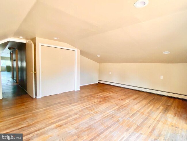Building Photo - 600 Farmington Ave