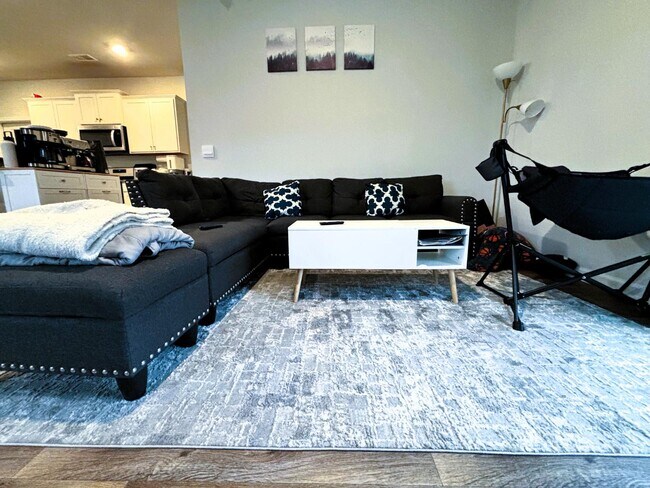 Foto del edificio - 218 Sweet Cherry Ln