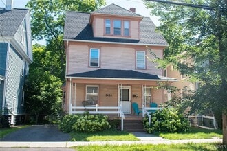 Building Photo - 951 Lancaster Ave