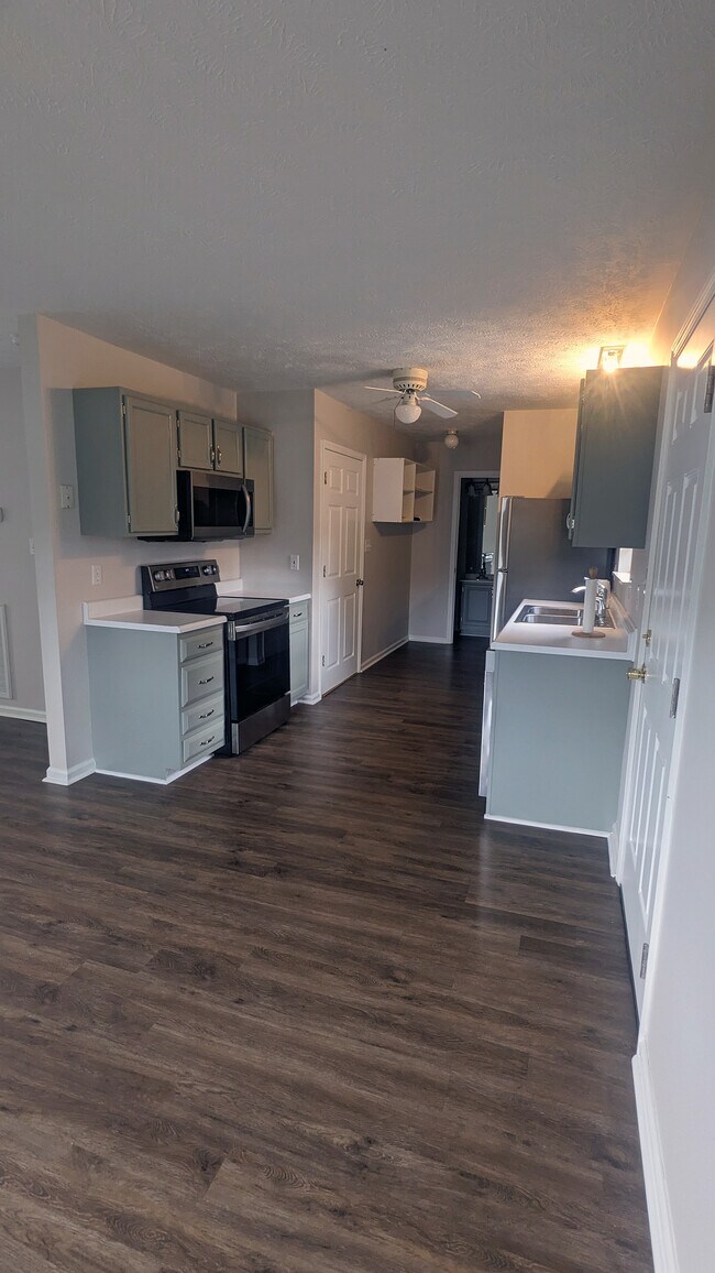 Foto del edificio - 711 Panther Creek Ct