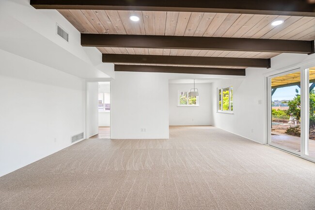 Building Photo - Spacious 4-bedroom, 2-bathroom home in coveted University City