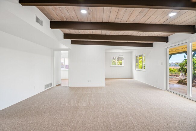 Foto del edificio - Spacious 4-bedroom, 2-bathroom home in coveted University City