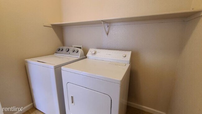 Foto del edificio - 3 br, 2 bath House - 5616 Cathedral Peak Dr