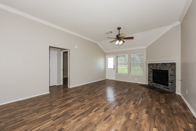 Foto del edificio - 1300 Maple Terrace Dr
