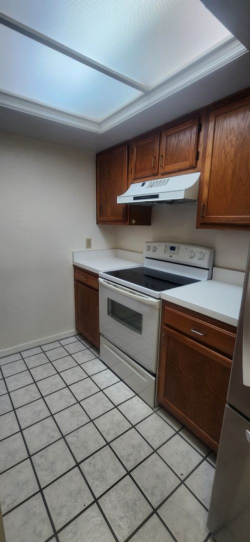 Foto del edificio - { ROCKWOOD VILLAS } 2/2 Town House Close t...