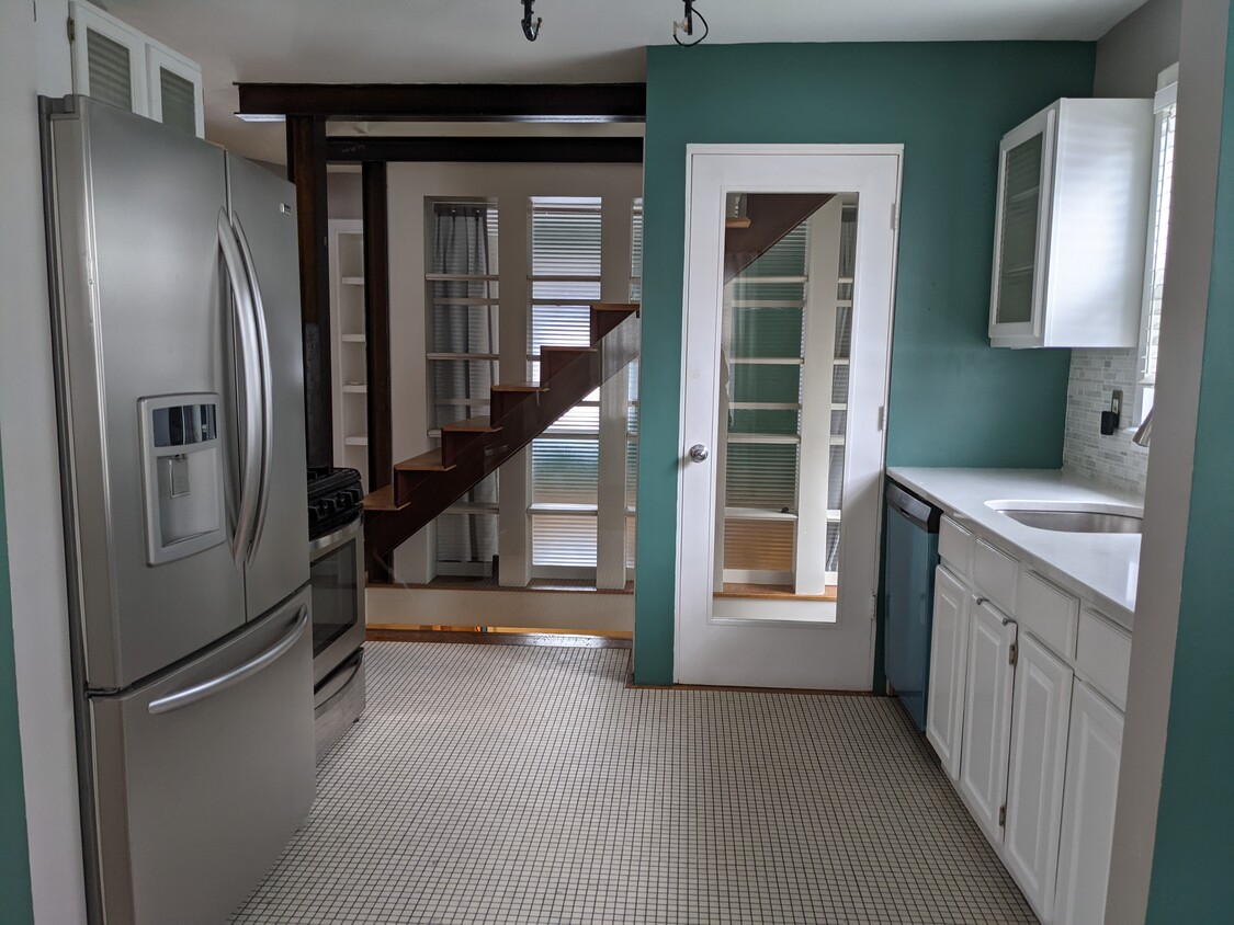Kitchen - 625 S Campbell Rd