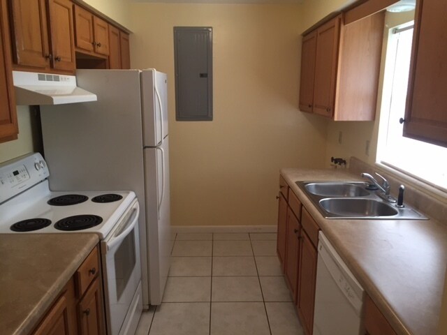 Foto del edificio - Cozy 2-Bedroom Duplex in Longwood – Availa...