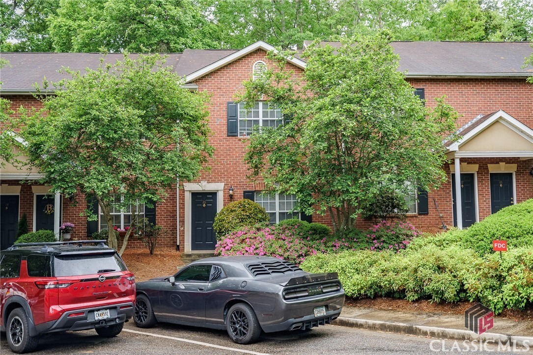 Foto principal - 205 Woodstone Dr