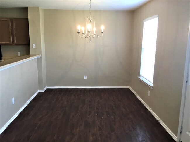 Building Photo - 1216 Shadow Creek