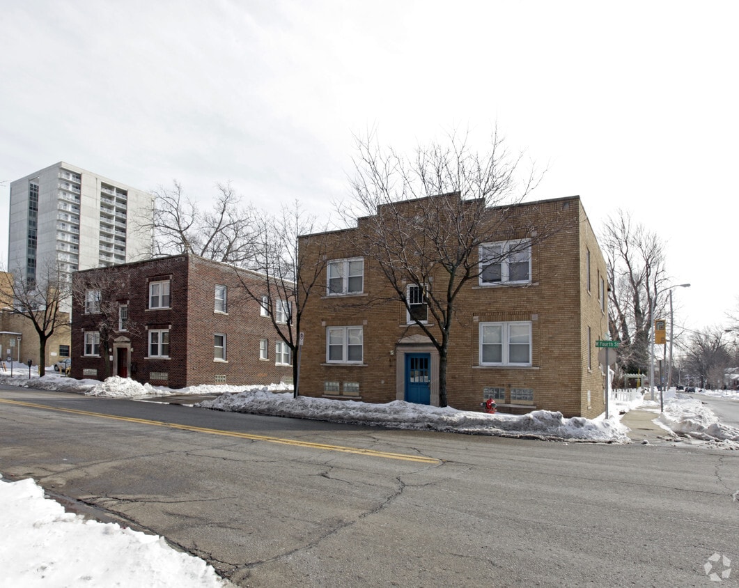 Foto del edificio - 413-415 W 4th St
