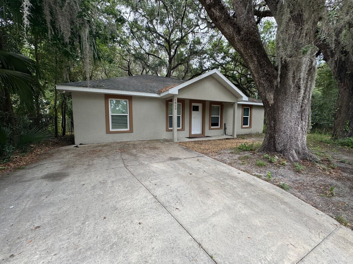 Primary Photo - 4/2 Minutes from UF