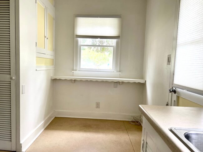 Building Photo - 263 N 6th Ave