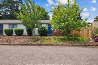 Building Photo - 5829 SE 80th Ct