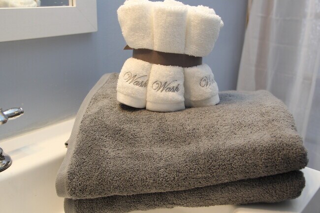 Bath towels 3rd Floor Suite - 25 Colorado St