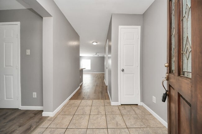 Building Photo - 14707 Country Rose Ln