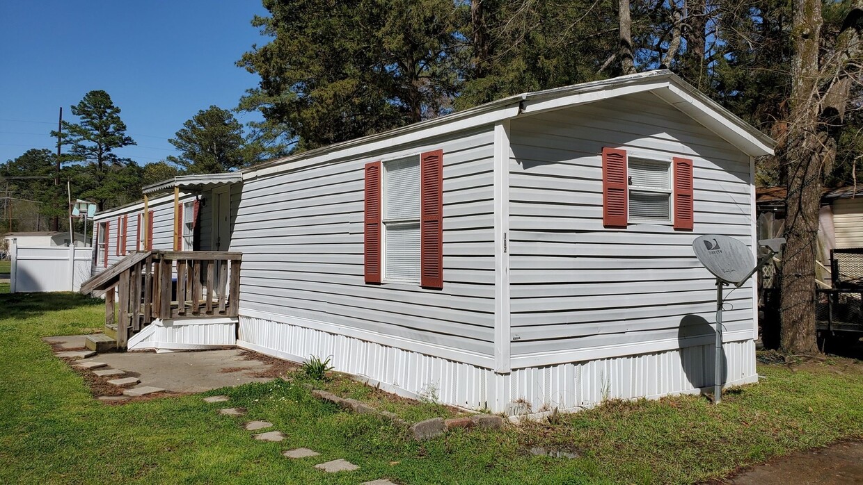 Primary Photo - Trailer in Pinecrest Village in West Shrev...