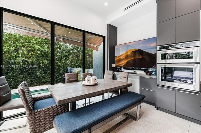 Foto del edificio - 640 Fernwood Rd