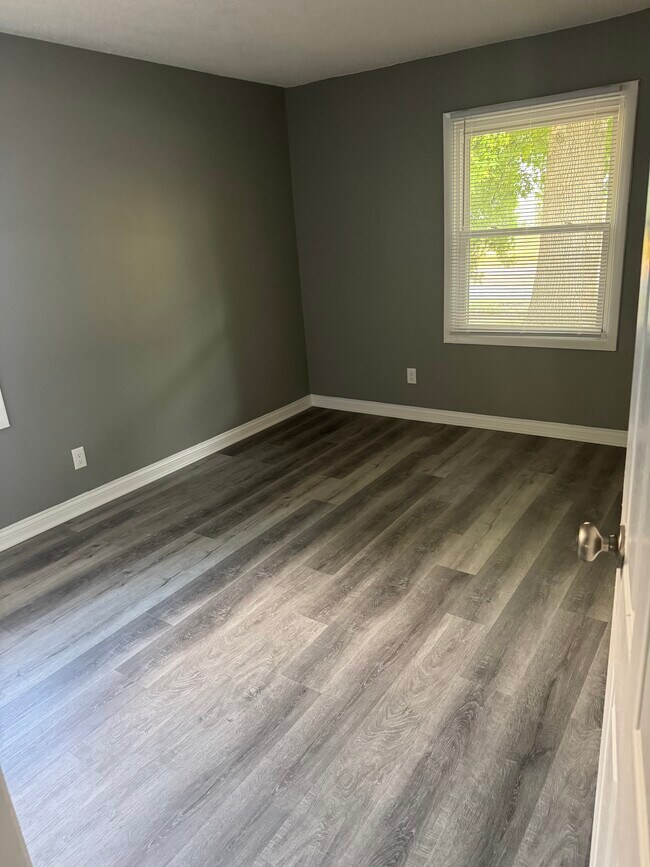 Building Photo - 7937 E 34th St