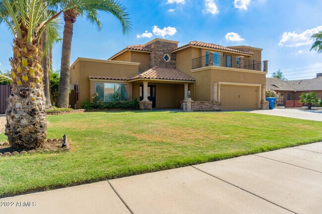 Building Photo - 5619 E Paradise Ln
