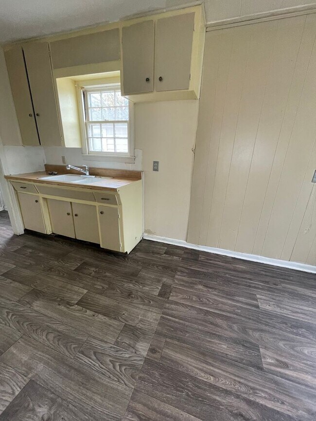 Foto del edificio - Darling 2 Bedroom in Nice Quiet Area