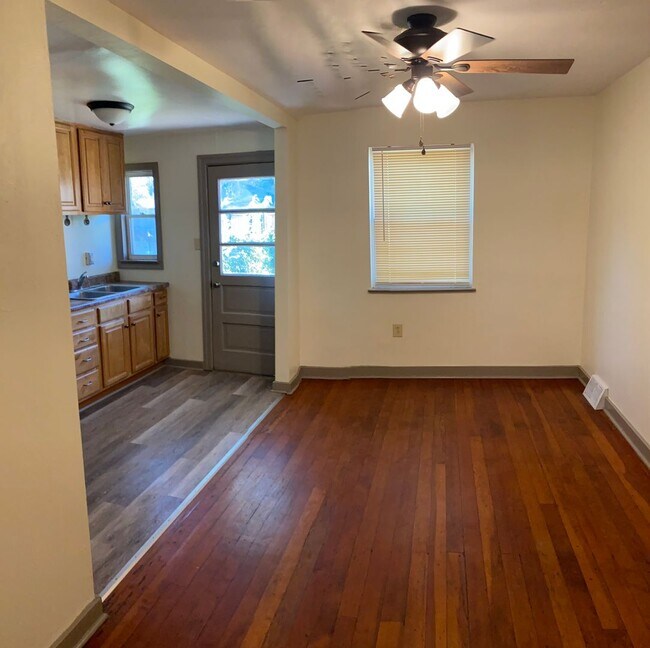 Foto del edificio - IDEALLY SITUATED ROWHOME AVAILABLE IN LANCASTER CITY