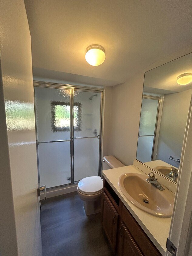 Foto principal - 355 Whitesville Rd