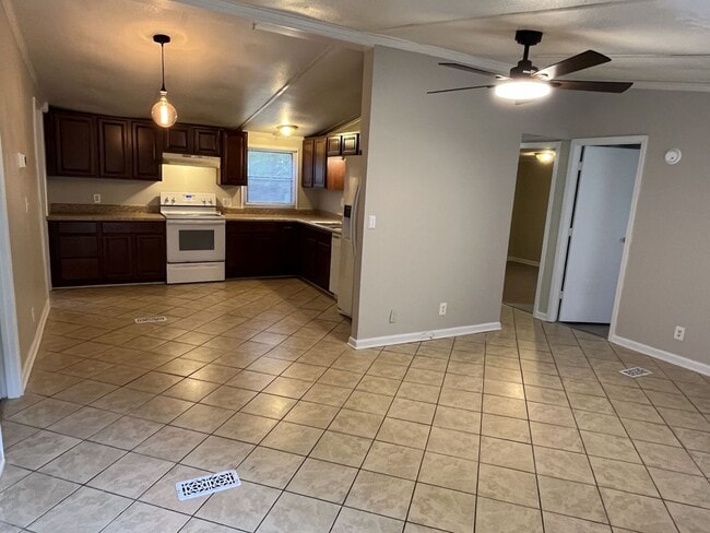 Building Photo - Quiet Country Living near Mint Hill!