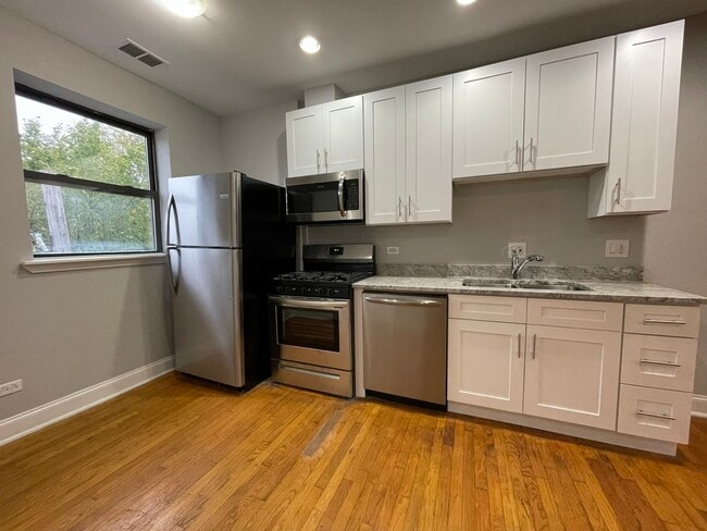 Foto del edificio - 6442 N Hamilton Ave