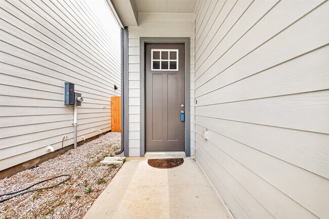 Building Photo - 4004 Baja Ln