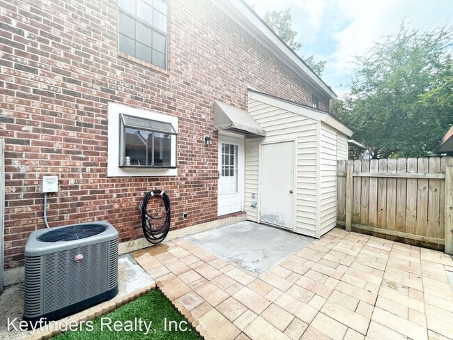 Building Photo - 2 br, 2.5 bath House - 4406 Stumberg Lane