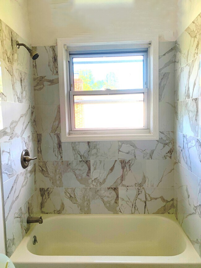 Bathroom - 3813 White Ave