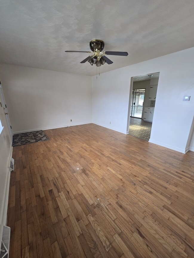 Building Photo - 1320 E Livingston St