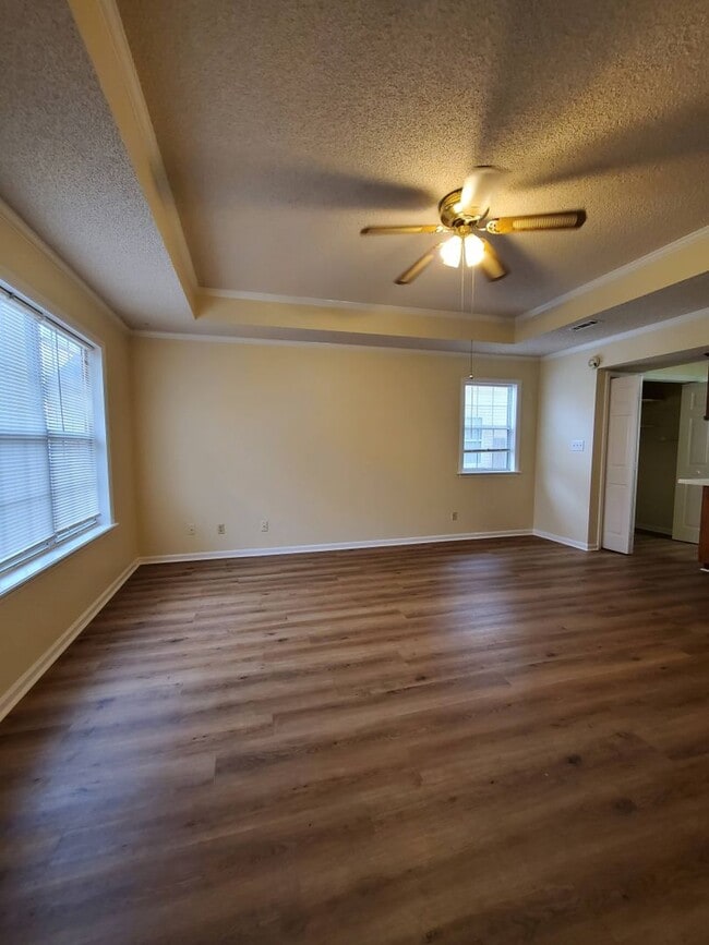 Building Photo - Charming Retreat with Wood Burning Fireplace: Your Ideal Rental Home Awaits!